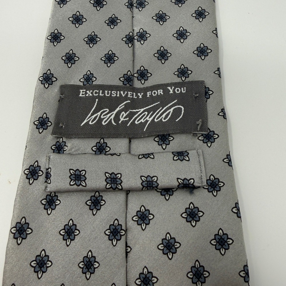 Lord & Taylor Mens Silk Tie Silver Floral Medallion Made in USA Printed in Italy - Picture 2 of 5